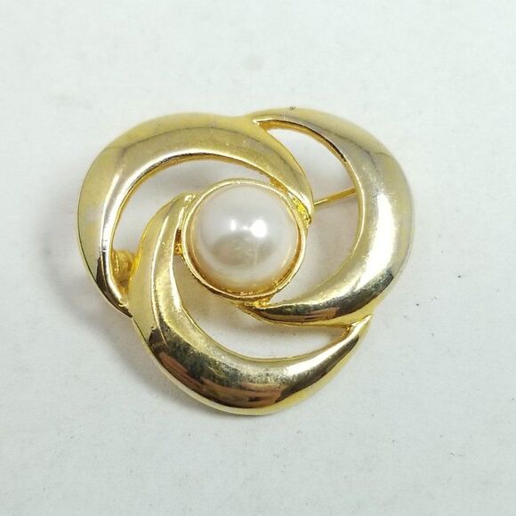 Vintage Gold Tone Knot Shape Brooch with Faux Pearl Center, Small Unisex Pin - Picture 1 of 5